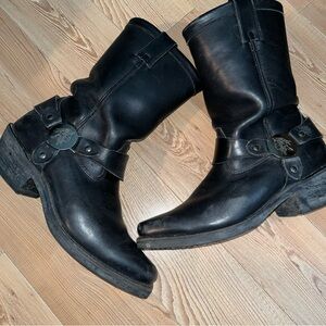 Chippewa Black Leather With Straps And Medallions Size 9.5M Stock #24920 0104